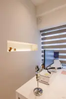 LED 니치 선반이 돋보이는 미니멀 오피스 데스크